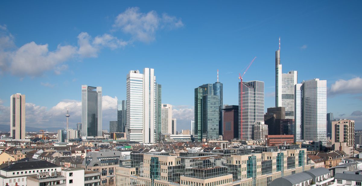 Blick auf das Frankfurter Bankenviertel mit seinen Hochhäusern